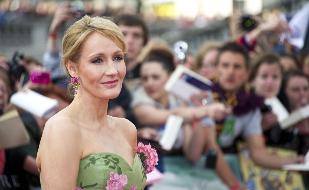 Nauja J.K. Rowling knyga „Pelkūnas“ (angl. „Ickabog“) ir kiti bestseleriai, kurie galėjo būti neišleisti