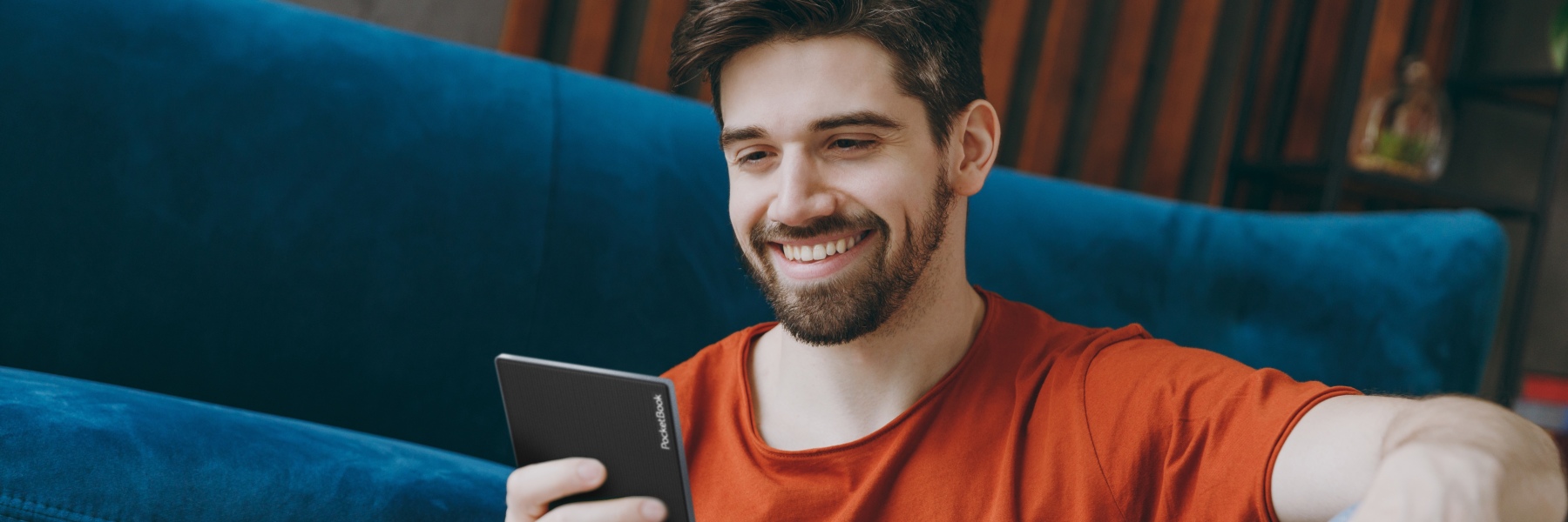 „PocketBook Verse Pro Color“: itin kompaktiška el. skaityklė su spalvotu ekranu „E Ink Kaleido™ 3“ 